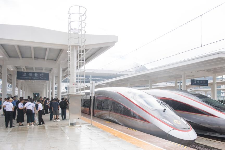 China's summer rush ends with record high railway passenger trips