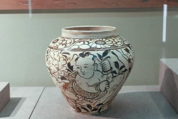 Ceramics exhibition in Tianjin blends tradition with innovation