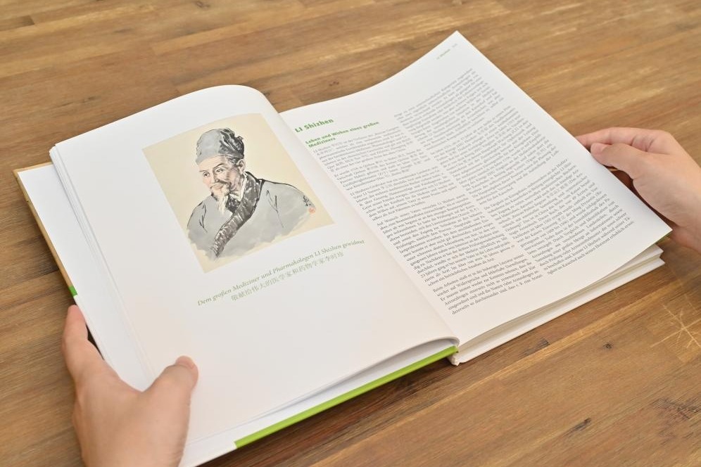 German version of first volume of Bencao Gangmu published