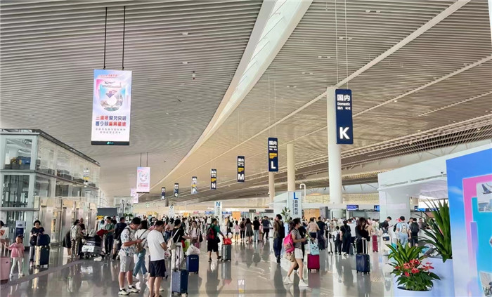 Qingdao Airport sees major surge in summer travelers