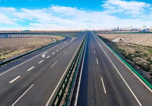 New highway connects Alshaa League with Hohhot