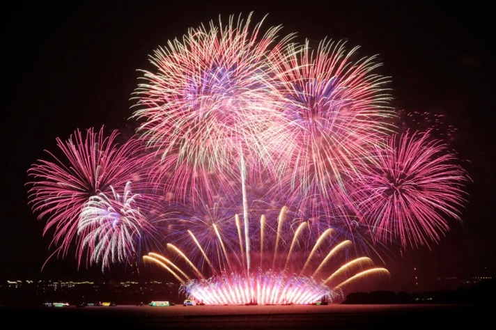 Fireworks performances at Yuantouzhu scenic spot