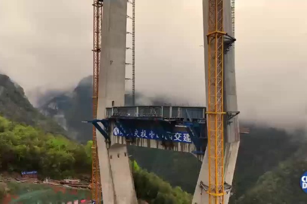 Stunning views of the Chaibuxi Grand Bridge in Hubei