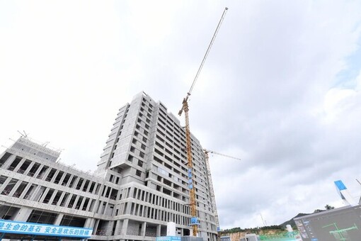 Driverless tower crane launched in Qingdao West Coast New Area