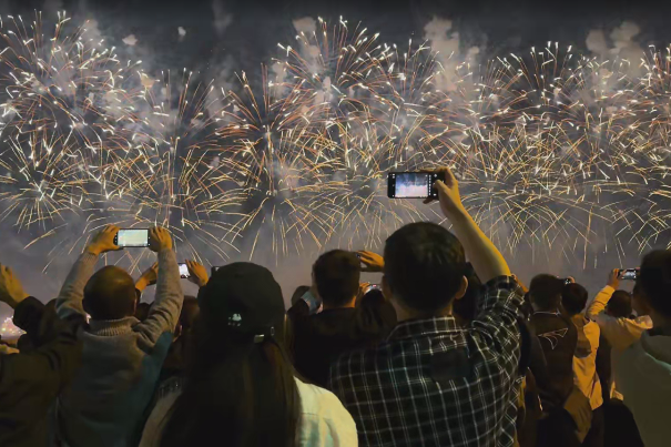 Jinpu Sea Fireworks Show illuminates the night sky