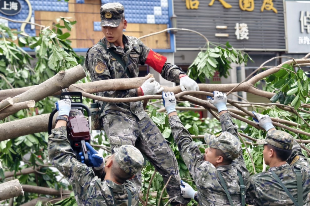 Typhoon Yagi ravages through Hainan island