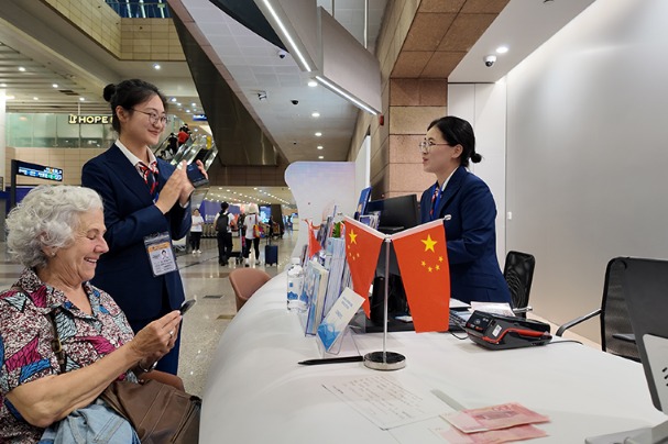 Two more service stations open in Shanghai airports