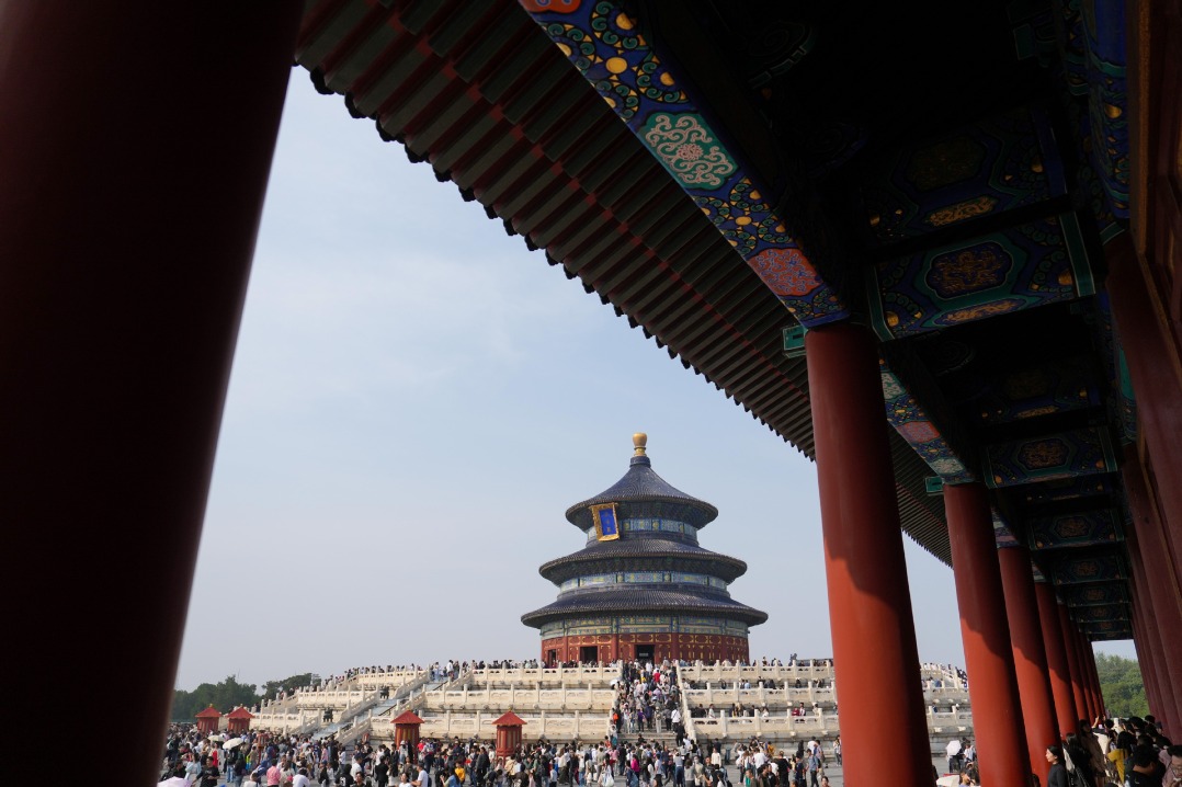 Beijing breaks tourism records during 'golden week' holiday