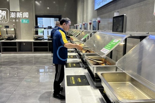 Hangzhou's 'brother canteen' gains popularity with affordable meals, community support