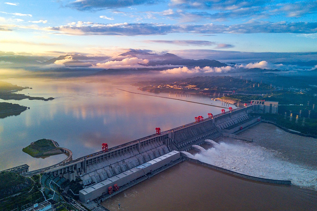 Posters: China's economy stable in first three quarters