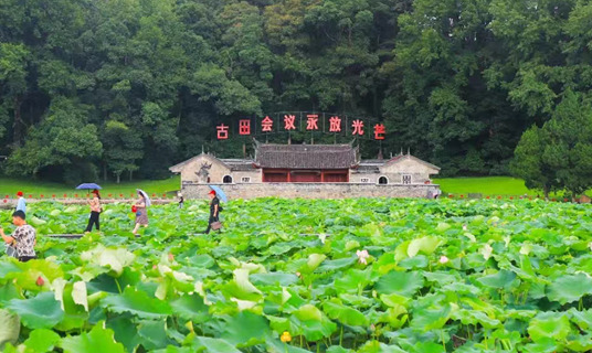 Tourism booms during National Day holiday in Fujian