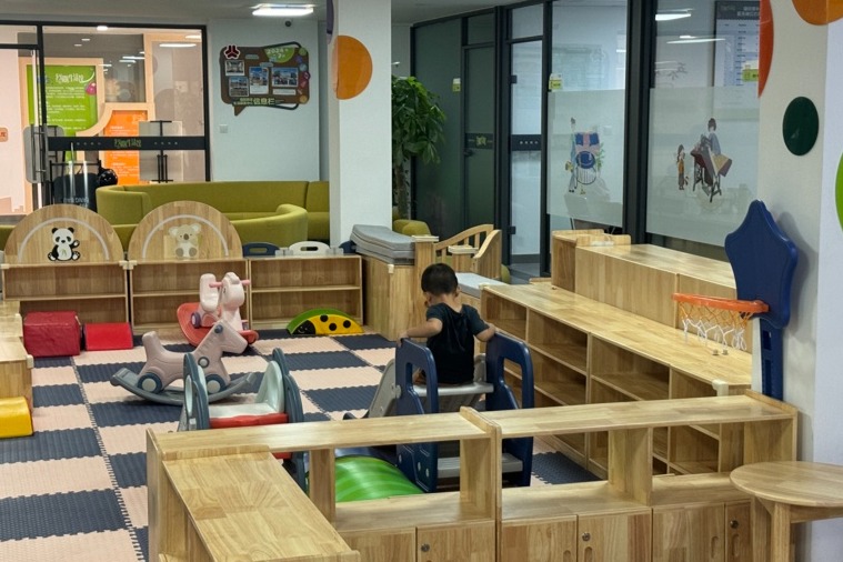 Shanghai parents seek more govt-run child care centers