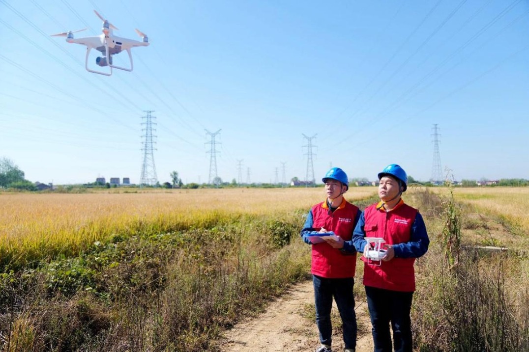 Chuzhou, Anhui province: Electricity assists farmers in harvesting fragrant rice, village and State Grid jointly safeguard autumn harvest