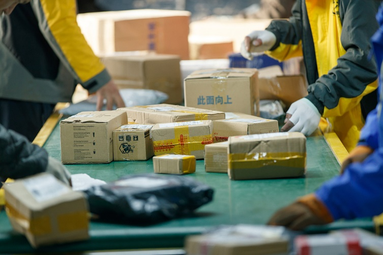 China's express delivery revenue surpasses 1t yuan in Q1-Q3