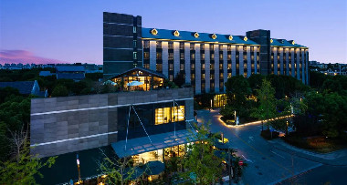 Premium hotel opens in Hongqiao Intl CBD