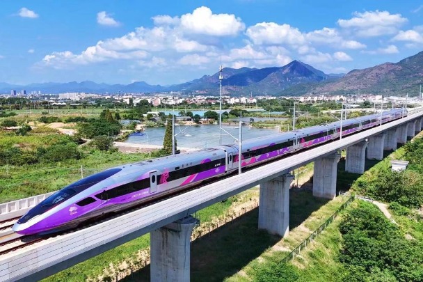 Experts celebrate as new high-speed rail opens in Zhejiang