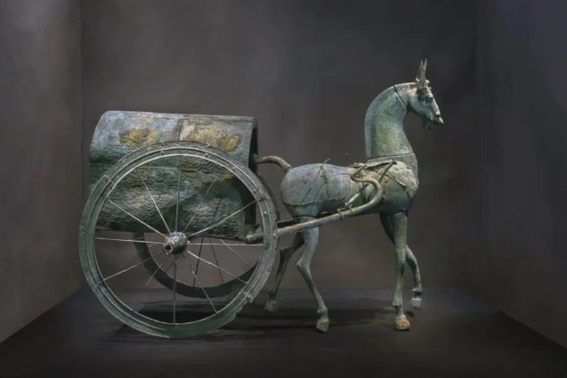 Bronze chariot reveals social status of the Han Dynasty