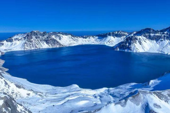 Visitors mesmerized by Changbai Mountain's frosty beauty