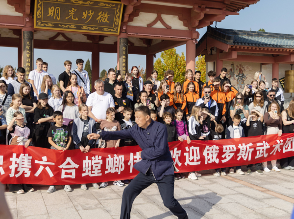 Russian martial artists delegation fights to understand Praying Mantis in Shandong