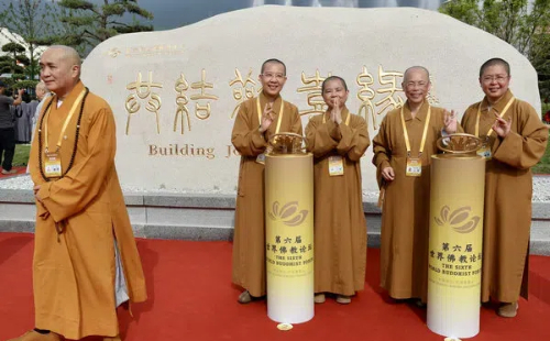 Forum brings joy amid Ningbo's camphor trees