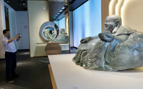 Joy of Laughing Buddha celebrated in Ningbo