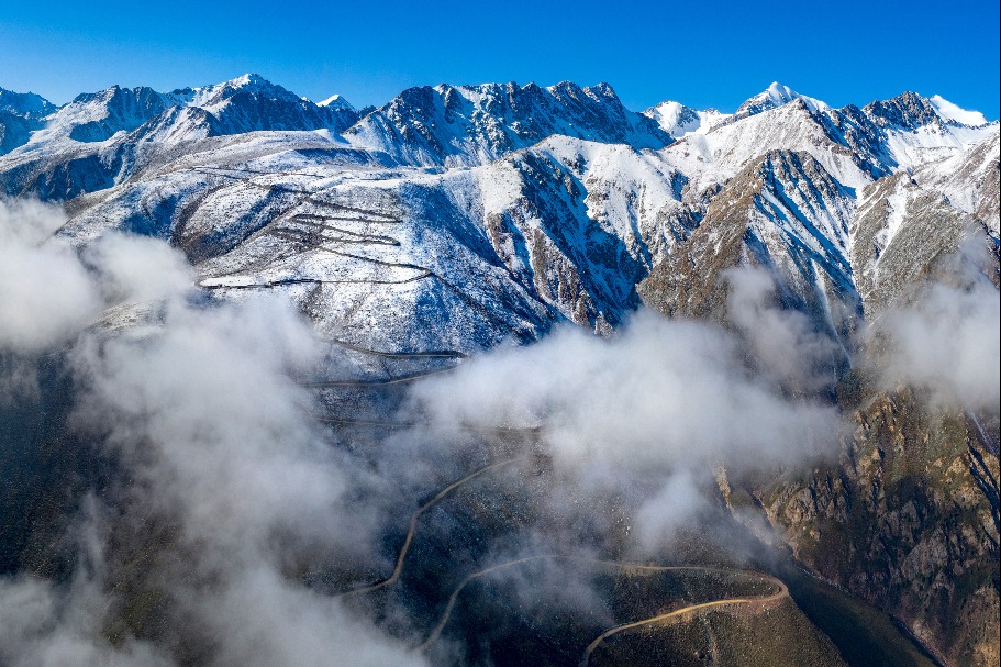 The beauty of Baersi Snow Mountain in Zhangye