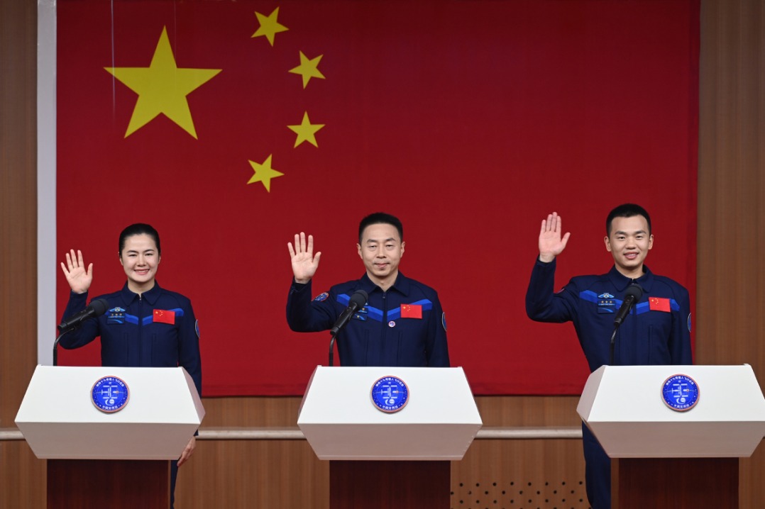 Shenzhou XIX mission crew members meet the press