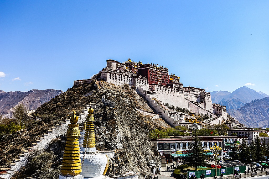 Potala Palace moving to preserve ancient texts