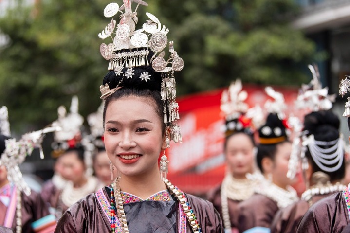 Singing contest highlights cultural heritage of Dong people