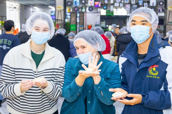 Wuhan University celebrates Winter Solstice with dumpling-making festivities