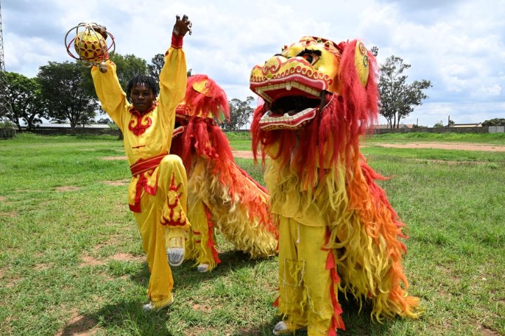 Zimbabwean acrobats embrace Spring Festival